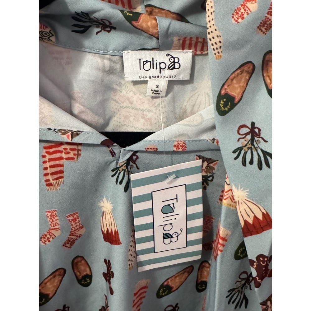 Tulip B Winter Print Bow Tie Neck Blouse Womens S Blue Holiday Novelty NWT - Picture 5 of 9